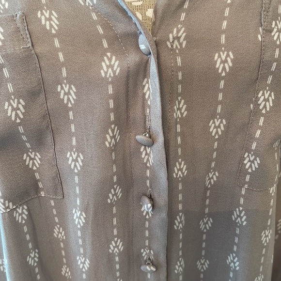 Torrid sz 3 gray and white tunic - Picture 2 of 4